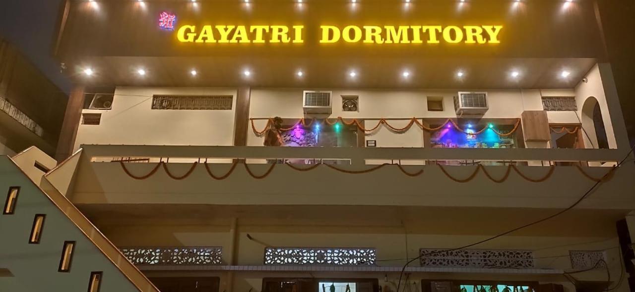 Maa Gayatri Dormitory - Varanasi — Photos 1